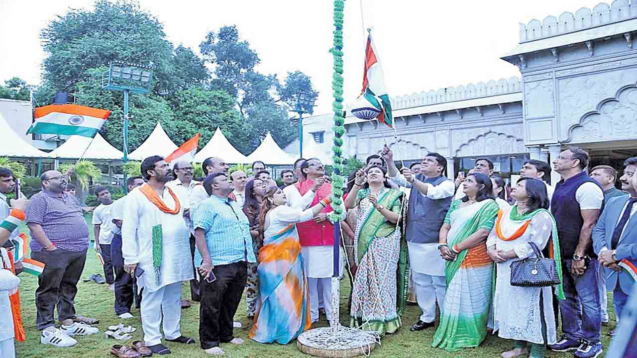 అమరుల త్యాగాలను మరువొద్దు