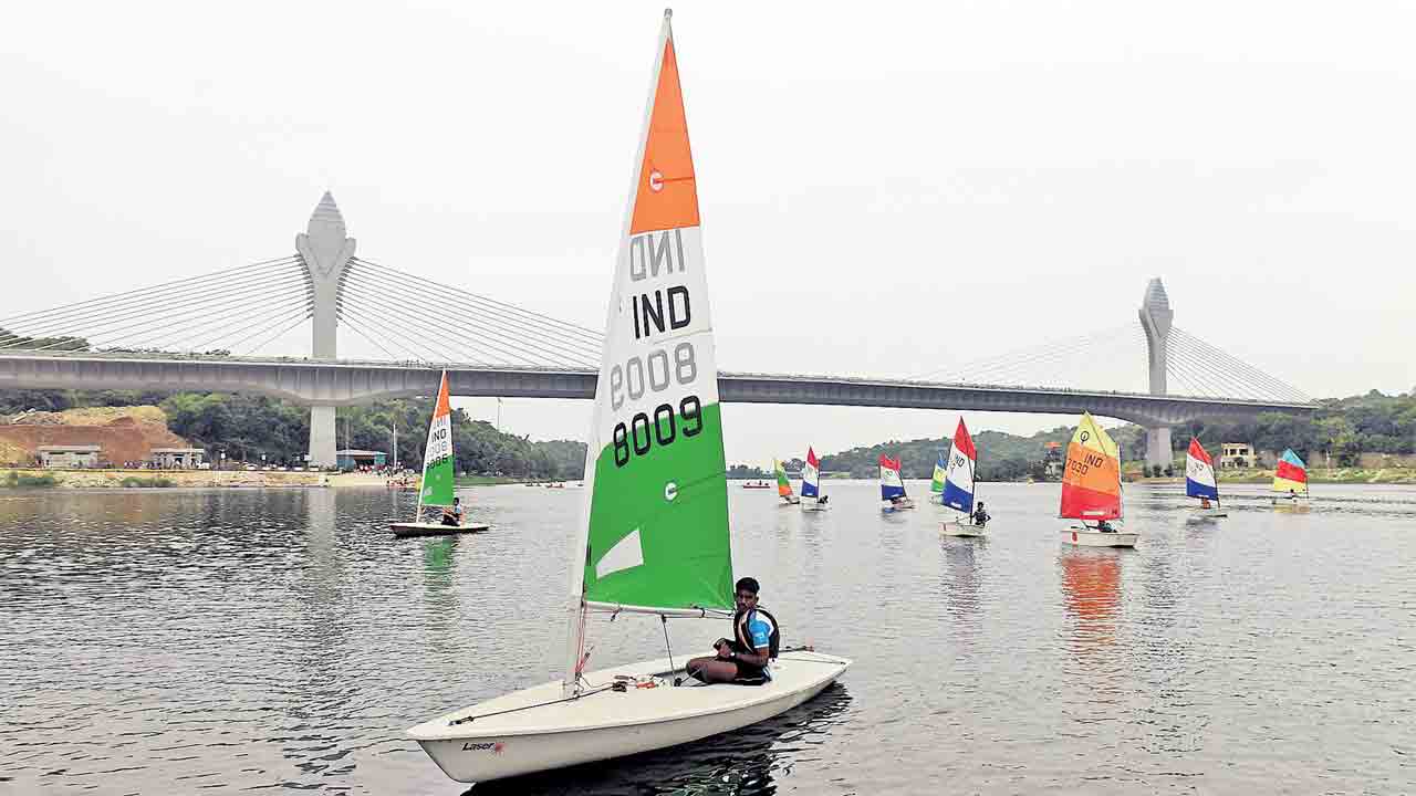 దుర్గం చెరువులో బోటింగ్‌ సందడి