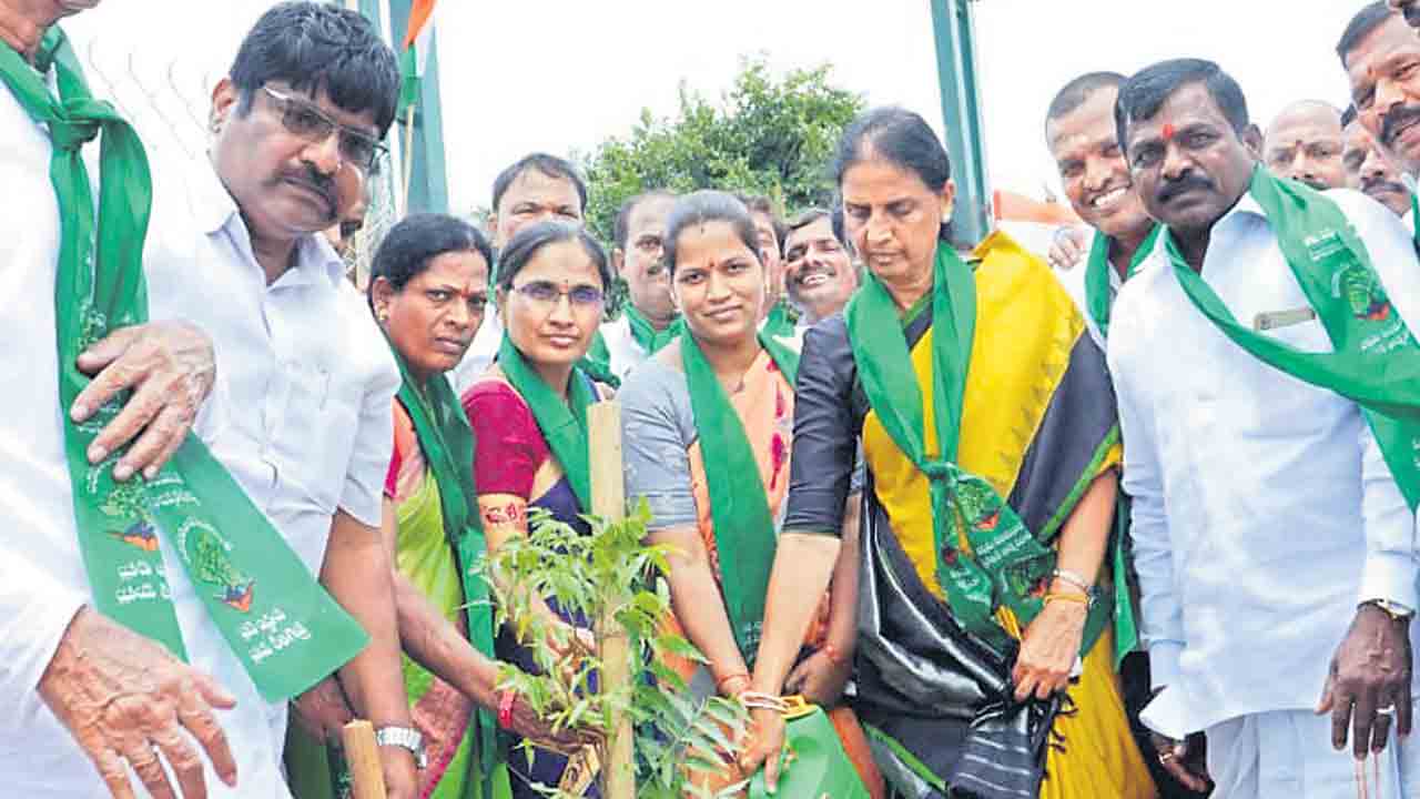 ఇంటింటిపై జెండా ఎగరాలి