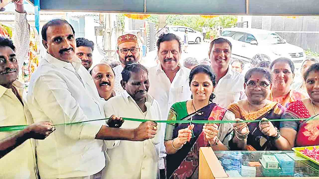 ఉపాధి కోసం వెతికే పరిస్థితి నుంచి..ఉపాధి కల్పించే స్థాయికి..!