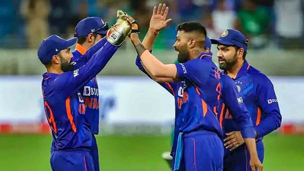 Hardik Pandya | టీమిండియాలో 12 మంది ఆటగాళ్లు ఉన్నట్లుంది.. పాక్ మాజీ కోచ్ కామెంట్స్