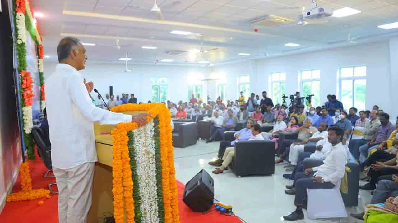 సుస్తీలు పోగొట్టేందుకే.. బస్తీ దవాఖానలు : హరీశ్రావు