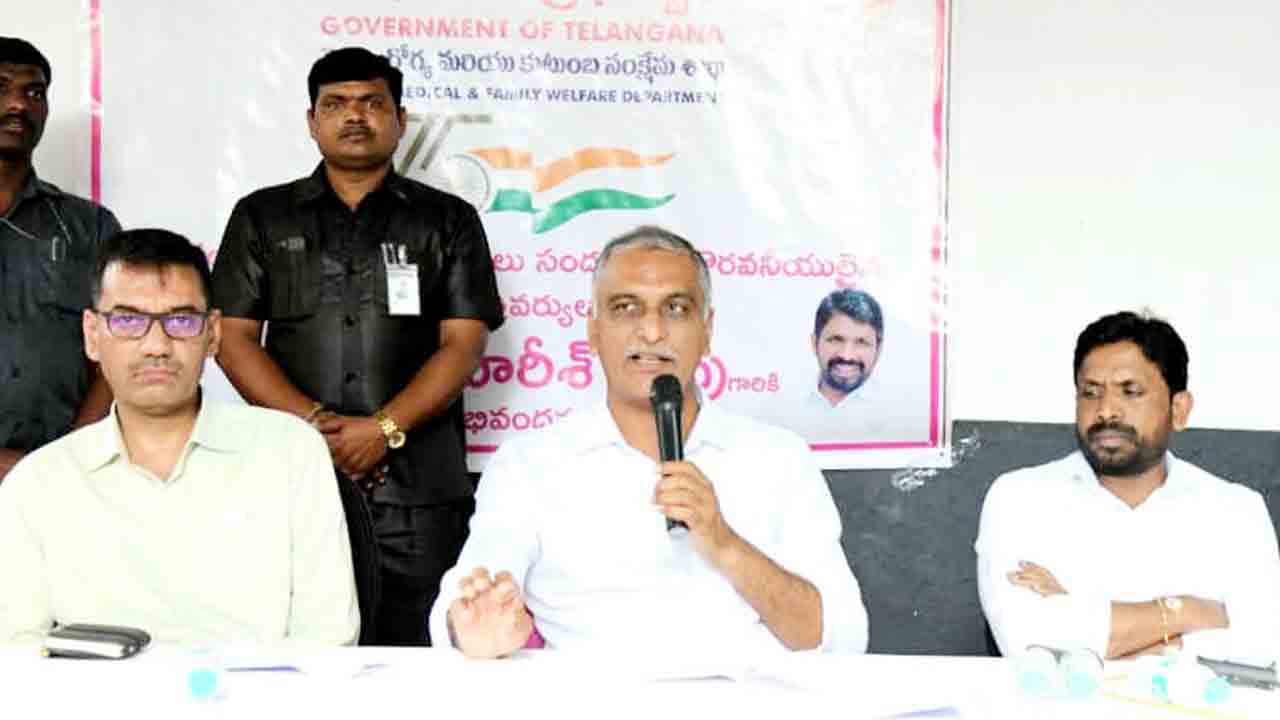 బతుకమ్మ కానుకగా వచ్చే నెల నుంచి న్యూట్రీషన్‌ కిట్‌ : మంత్రి హరీశ్‌రావు