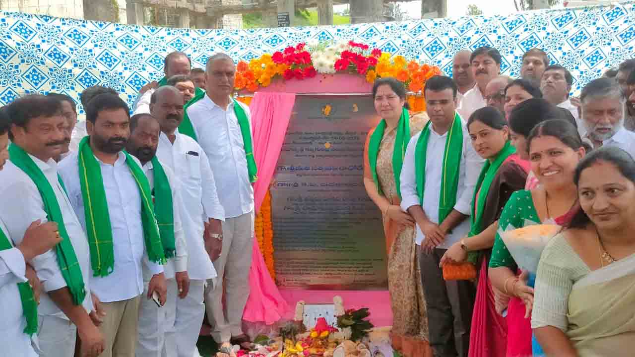 కేంద్రంలోని బీజేపీవి మాటలే.. పనులు చేయదు : హరీశ్‌రావు