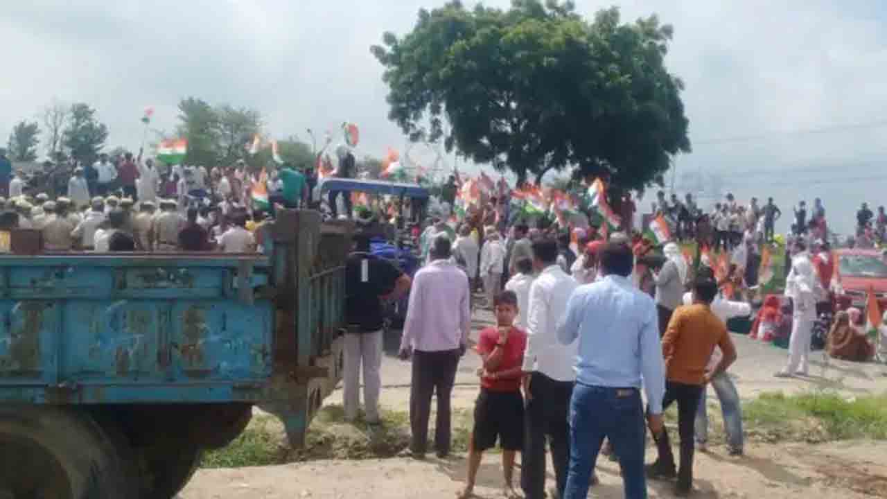 రోడ్లపైకి అన్నదాతలు