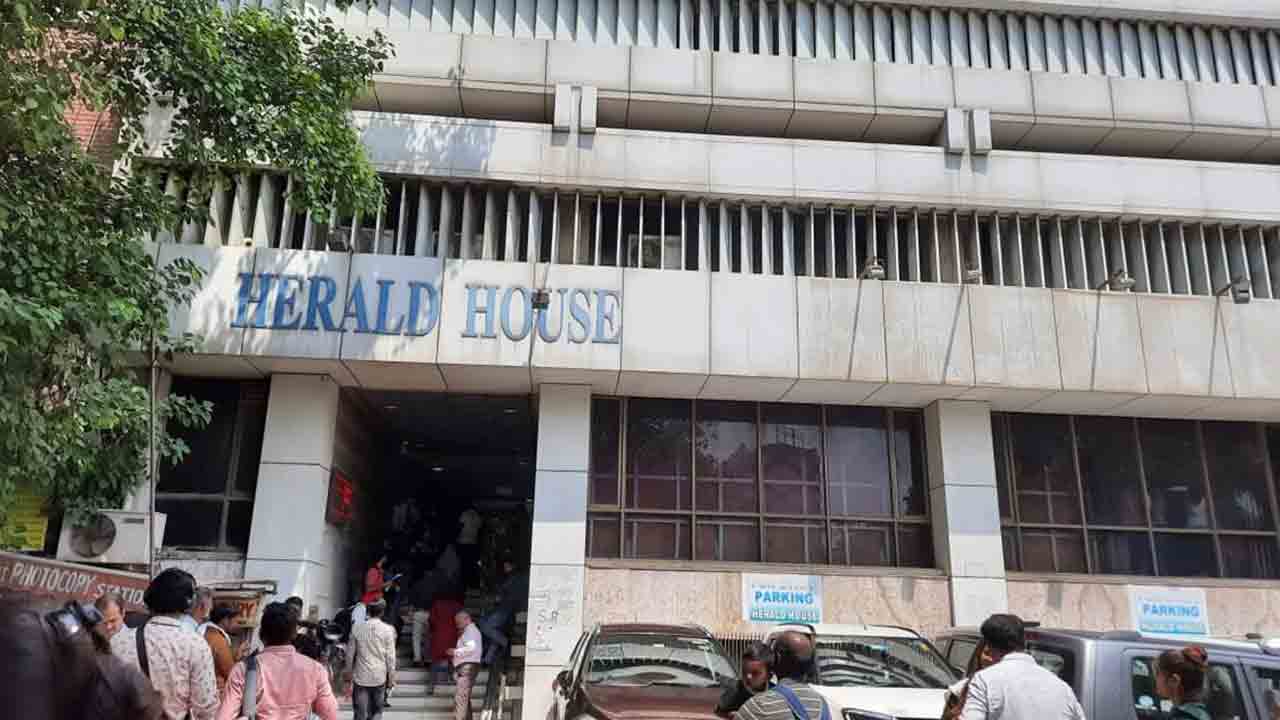 నేషనల్‌ హెరాల్డ్‌ కార్యాలయాన్ని సీజ్‌ చేసిన ఈడీ