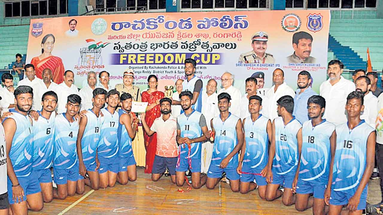 స్వాతంత్య్ర స్ఫూర్తిని చాటుతూ.. ఆటల పోటీలు