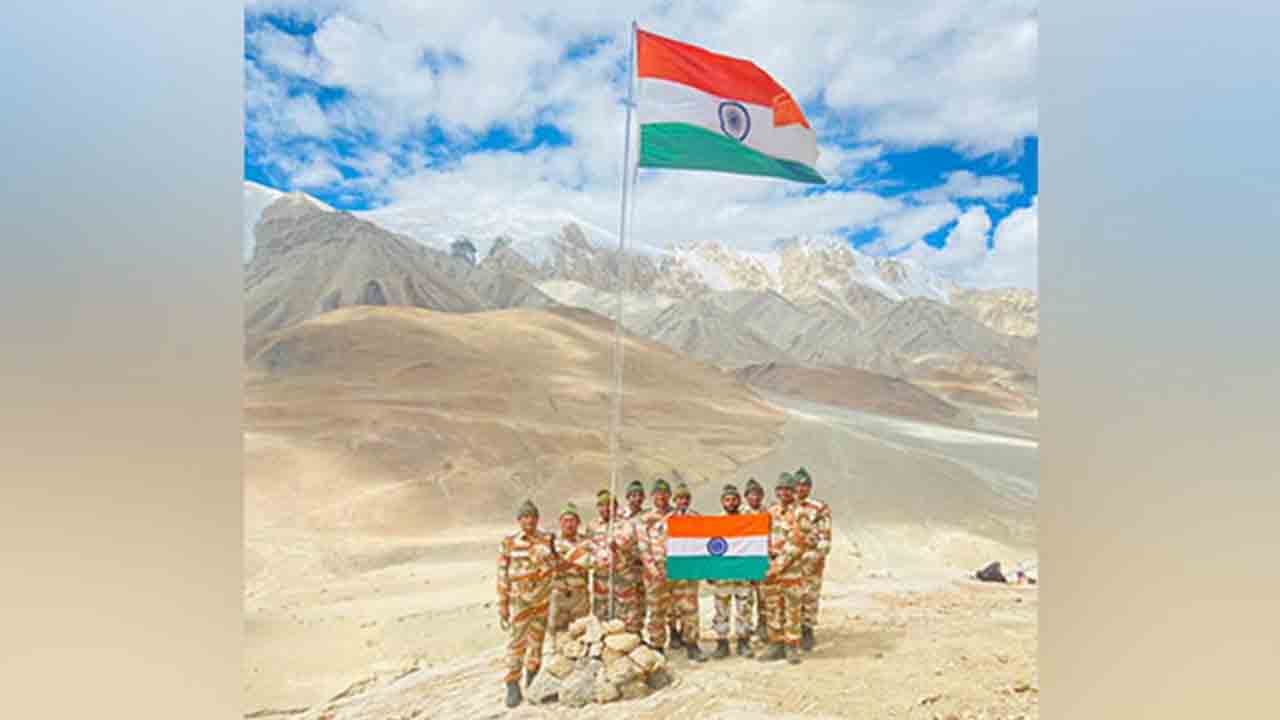సముద్రమట్టానికి 3,488 కి.మీ. ఎత్తులో జాతీయ జెండా ఎగురవేసిన ITBP