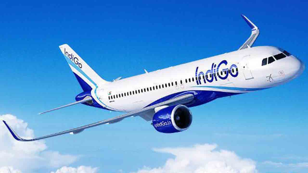Air Hostess | ఎయిర్ హోస్టెస్ పట్ల అసభ్యంగా ప్రవర్తించిన విమాన ప్రయాణికుడు అరెస్ట్