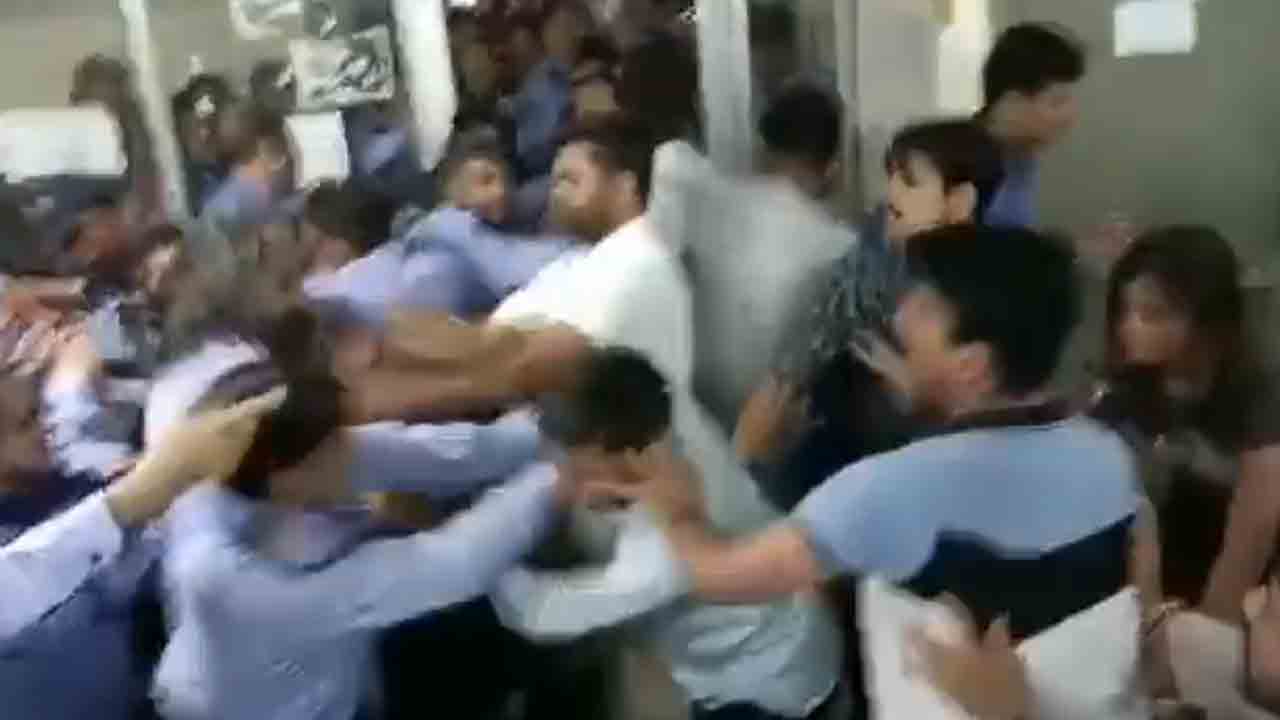 జేఎన్‌యూ విద్యార్థులు, సెక్యూరిటీ మధ్య ఘర్షణ… పలువురికి గాయాలు