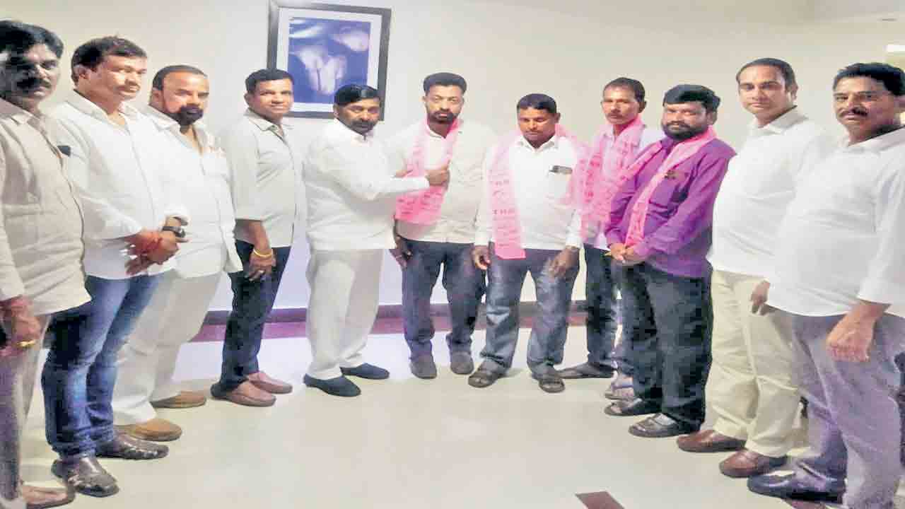 రాజగోపాల్‌రెడ్డికి బుద్ధిచెప్పాలి