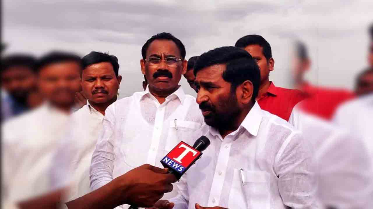 ప్రజాదీవెన సభ ఏర్పాట్లను పరిశీలించిన మంత్రి