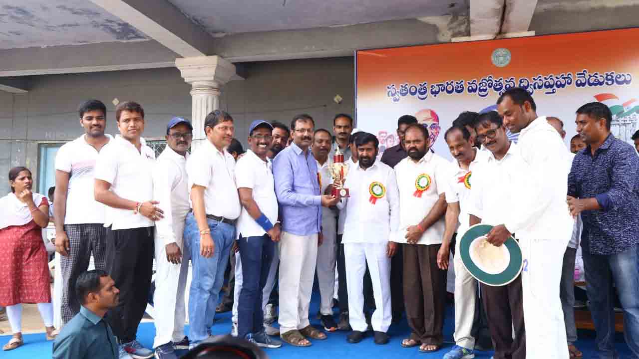 స్వతంత్ర స్ఫూర్తిని యువత అలవర్చుకోవాలి : మంత్రి జగదీశ్‌రెడ్డి