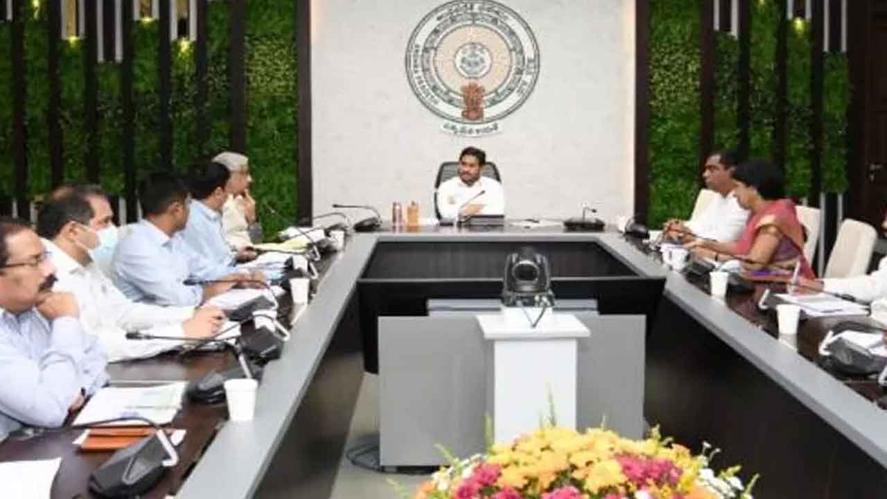 ఇళ్ల నిర్మాణాలు వేగవంతం చేయండి: సీఎం జగన్‌ ఆదేశం