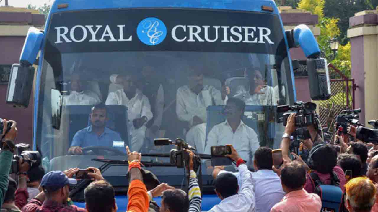 బీజేపీ భ‌యంతో ఛ‌త్తీస్‌గ‌ఢ్‌కు ఆ ఎమ్మెల్యేలు