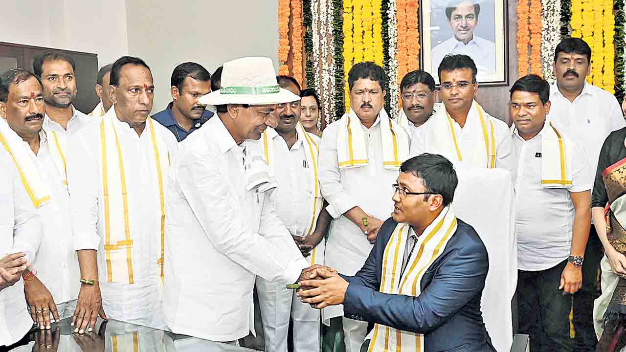 మేడ్చల్‌ సమీకృత కలెక్టరేట్‌ను ప్రారంభించిన సీఎం