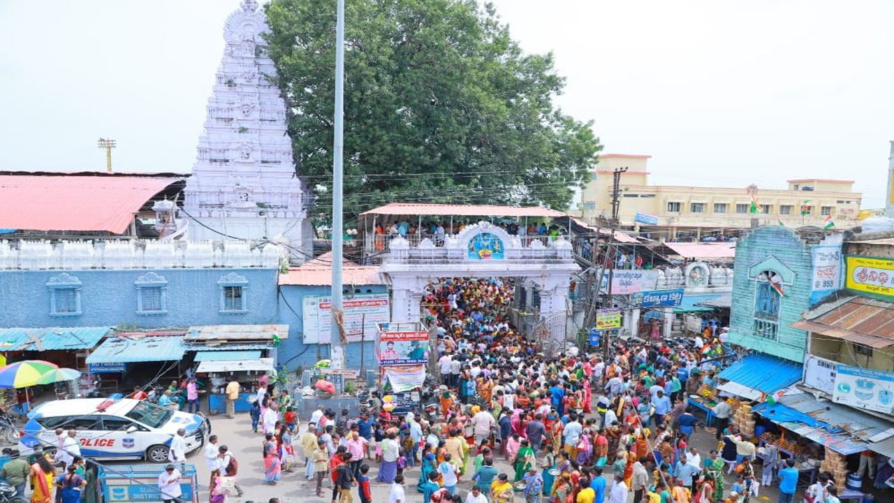 శ్రావణం..రా‘జన’ శోభితం