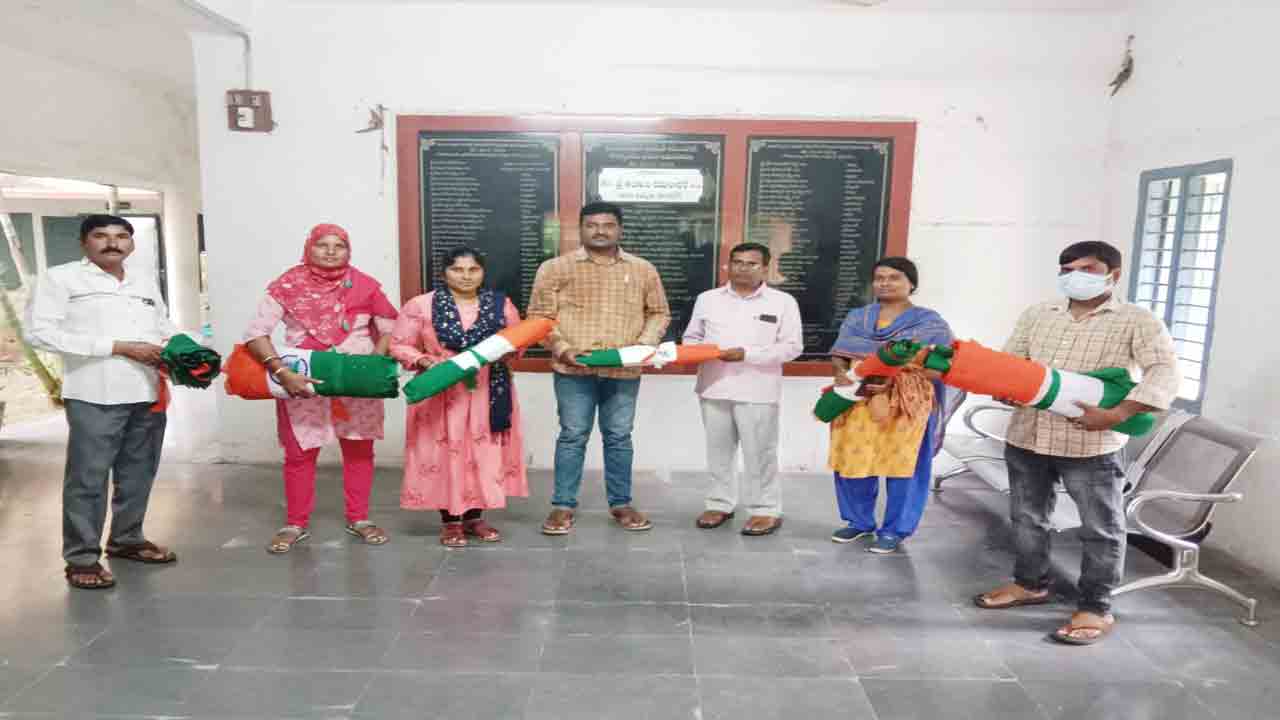 ఇంటింటికీ జాతీయ జెండాలు