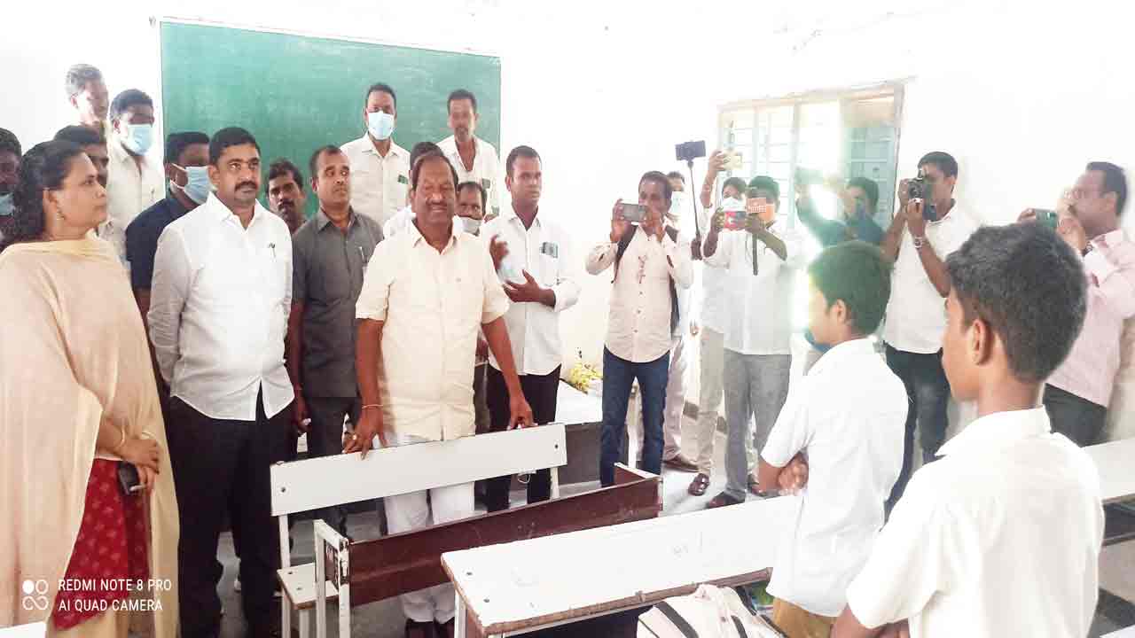 ప్రతిపక్షాలకు ప్రజలే బుద్ధి చెప్పాలి