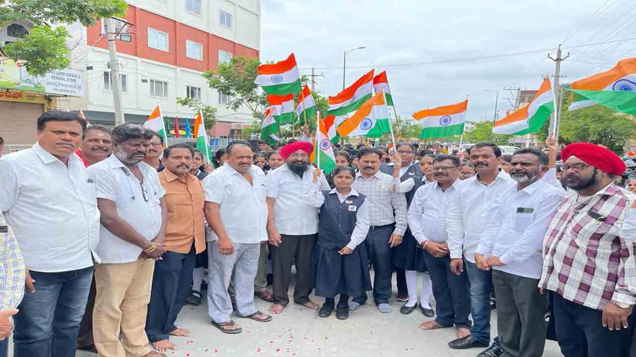 వజ్రోత్సవాలను విజయవంతం చేయాలి