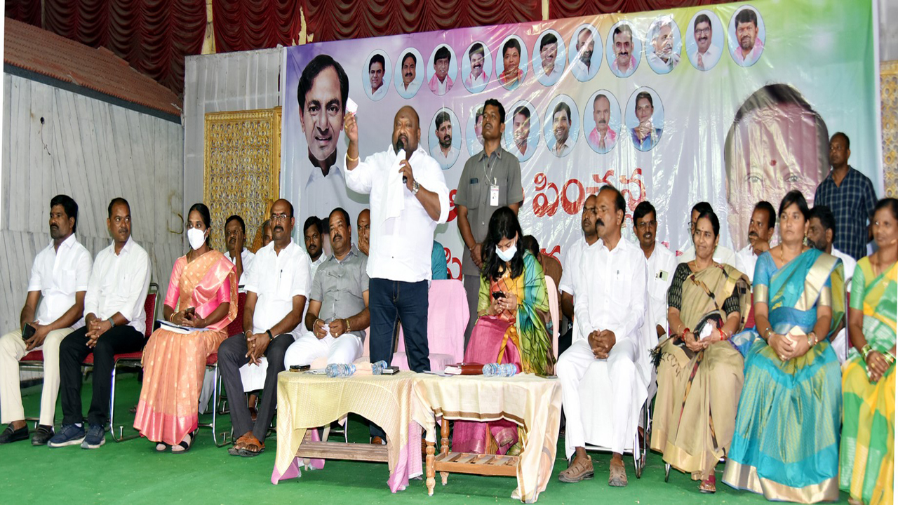 పచ్చని పంటలా.. మత ఘర్షణలా..