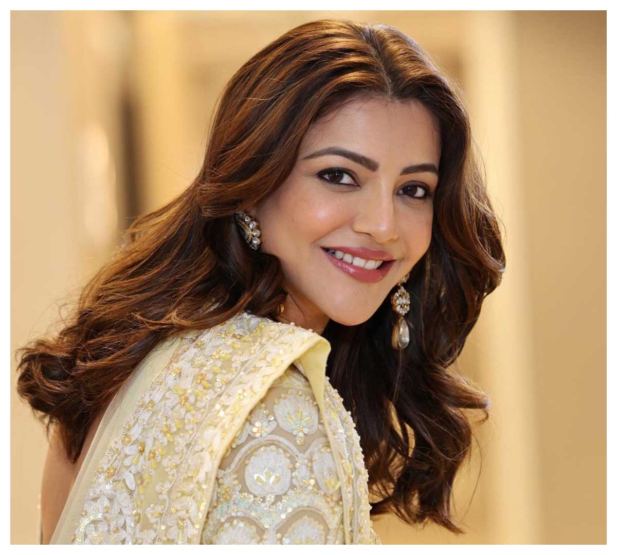 Kajal Aggarwal | ట్రెండీ అందాల‌తో ఆక‌ట్టుకుంటున్న కాజల్ అగర్వాల్..