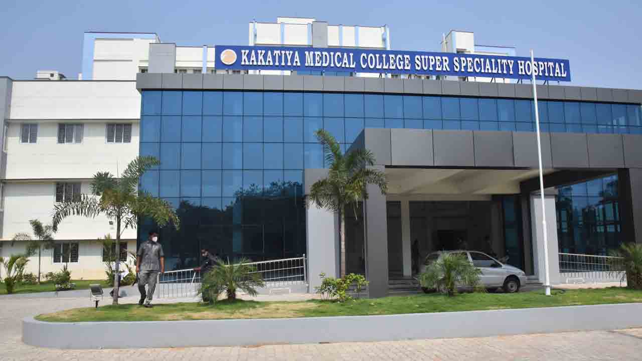 సర్కారు వైద్యానికి.. ఉచిత వైద్యవిద్యకు మంగళం.. మొదలుపెట్టిన గుజరాత్‌