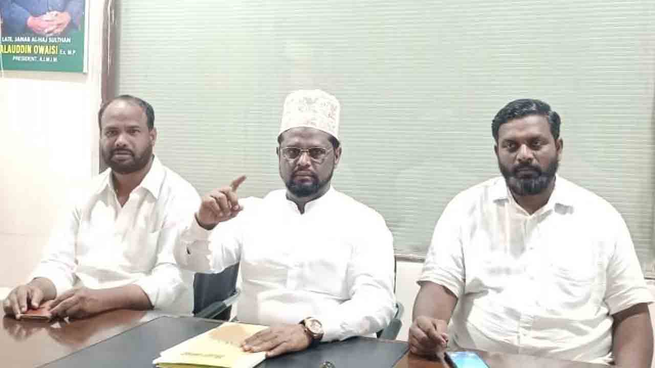 చరిత్రను వక్రీకరిస్తున్న బీజేపీ