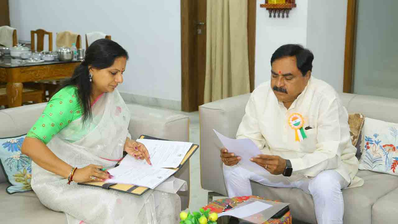 స్థానిక సంస్థలకు నిధులు కేటాయించండి