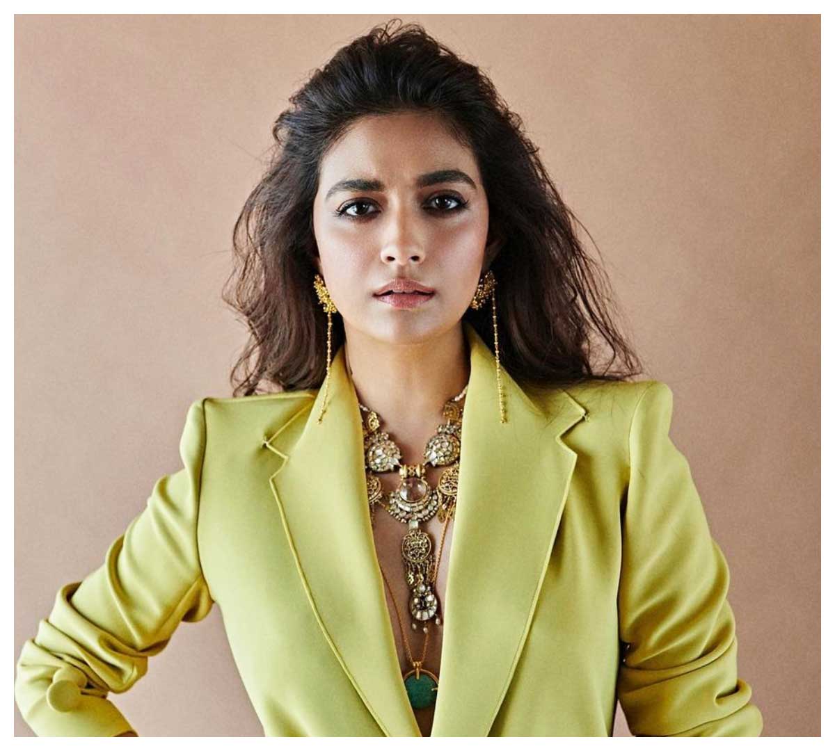 Keerthy Suresh | కిర్రాక్ పుట్టిస్తున్న కీర్తిసురేష్ పోజులు..