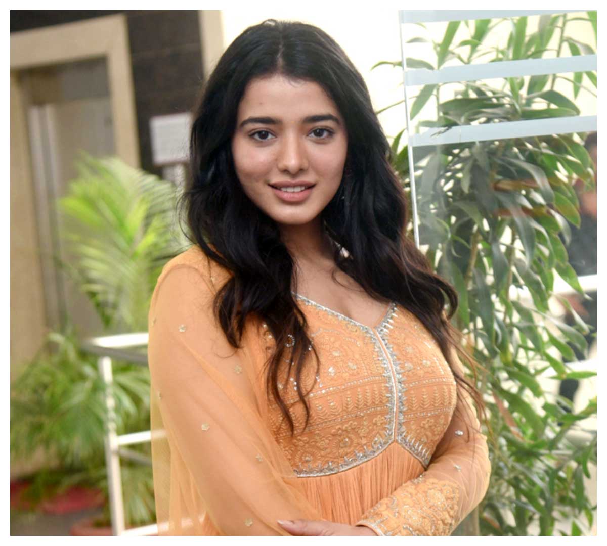 Ketika Sharma | రంగ రంగ వైభవంగా మూవీ ఇంటర్వ్యూలో కేతికా శర్మ..