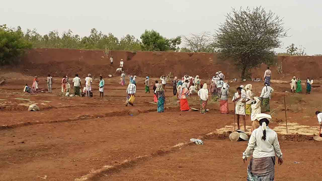 ఉపాధి పనులకు కేంద్రం కొర్రీ