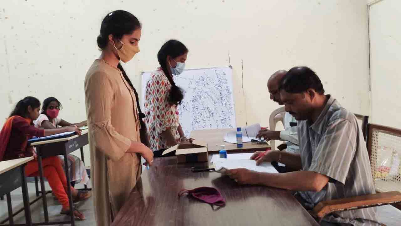 టాపర్ల చూపు.. ఐఐటీ, ఎన్‌ఐటీలవైపు..