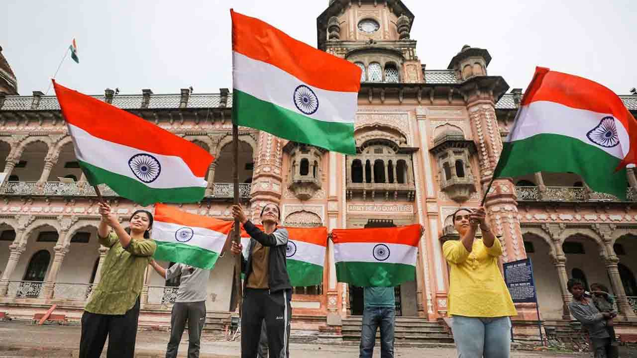 మురవాలి మువ్వన్నెల జెండా