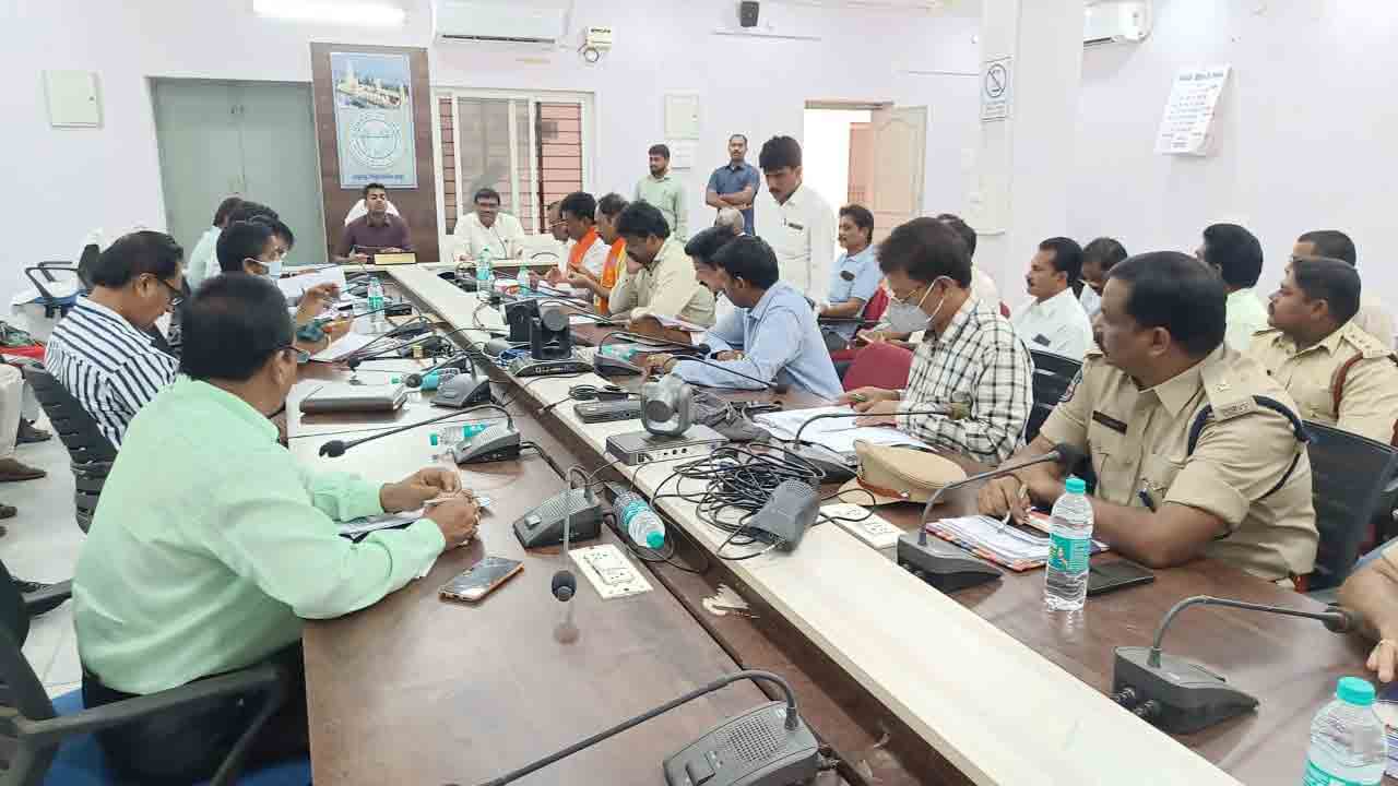 వినాయక చవితి ఉత్సవాలను.. భక్తి శ్రద్ధలతో జరుపుకోవాలి..