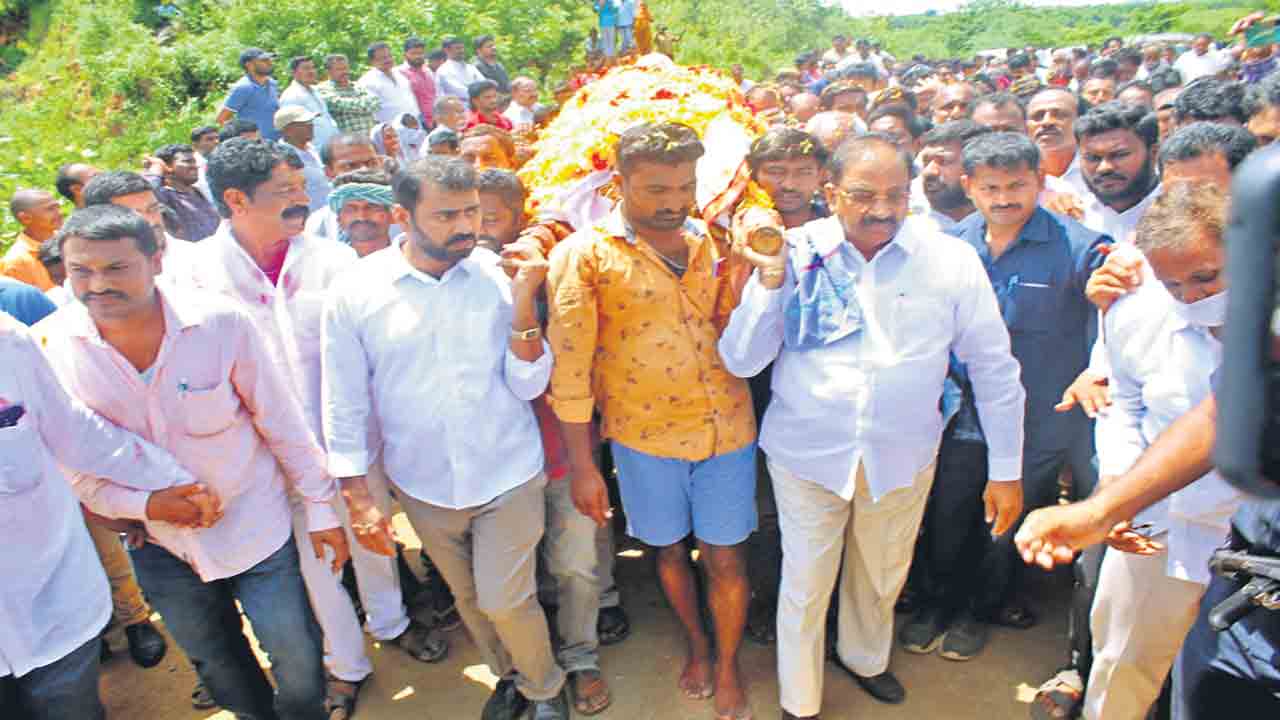 తమ్మినేని కృష్ణయ్యకు కన్నీటి వీడ్కోలు