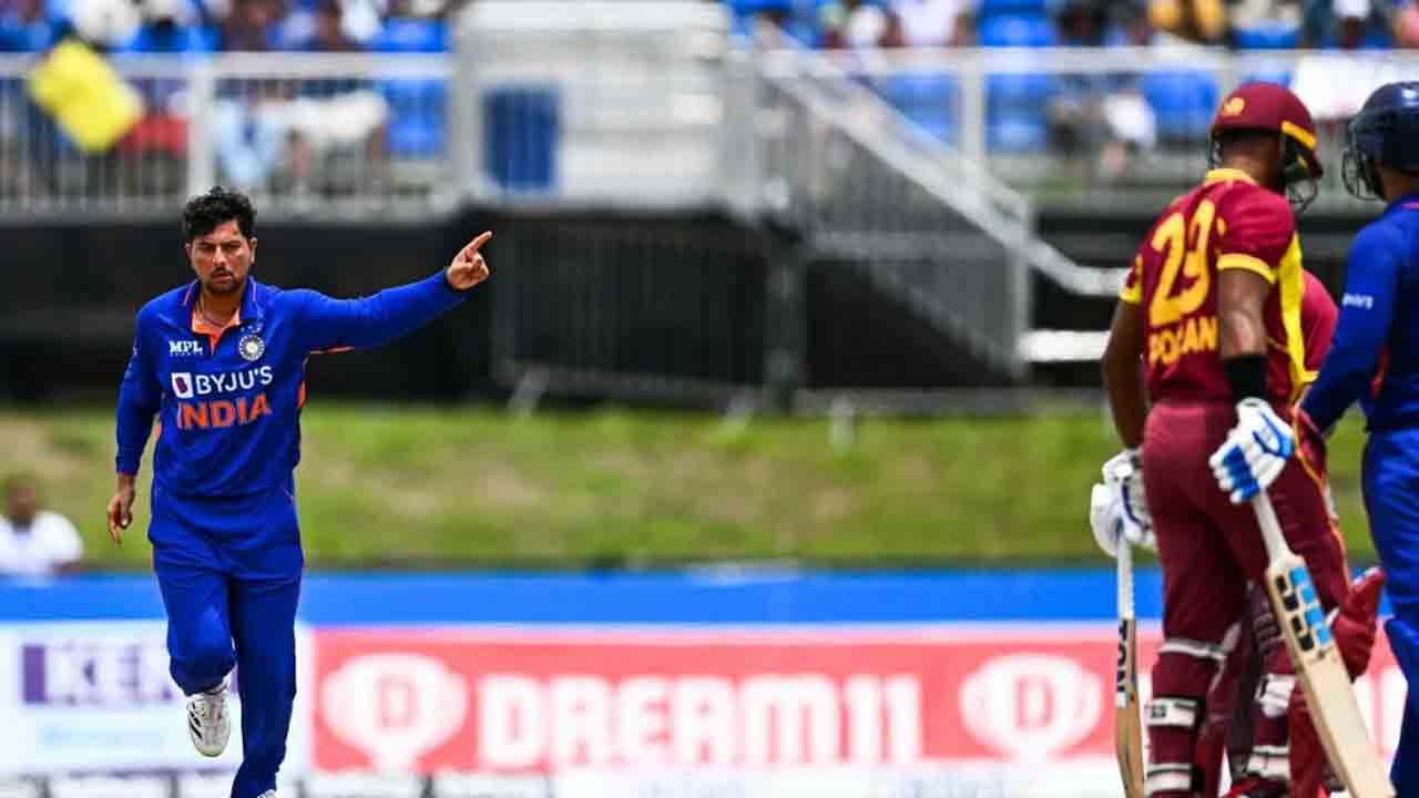 కుల్దీప్ రాణించడంతో.. సెలెక్టర్లకు తలనొప్పి పెరిగింది: మాజీ క్రికెటర్ కామెంట్స్