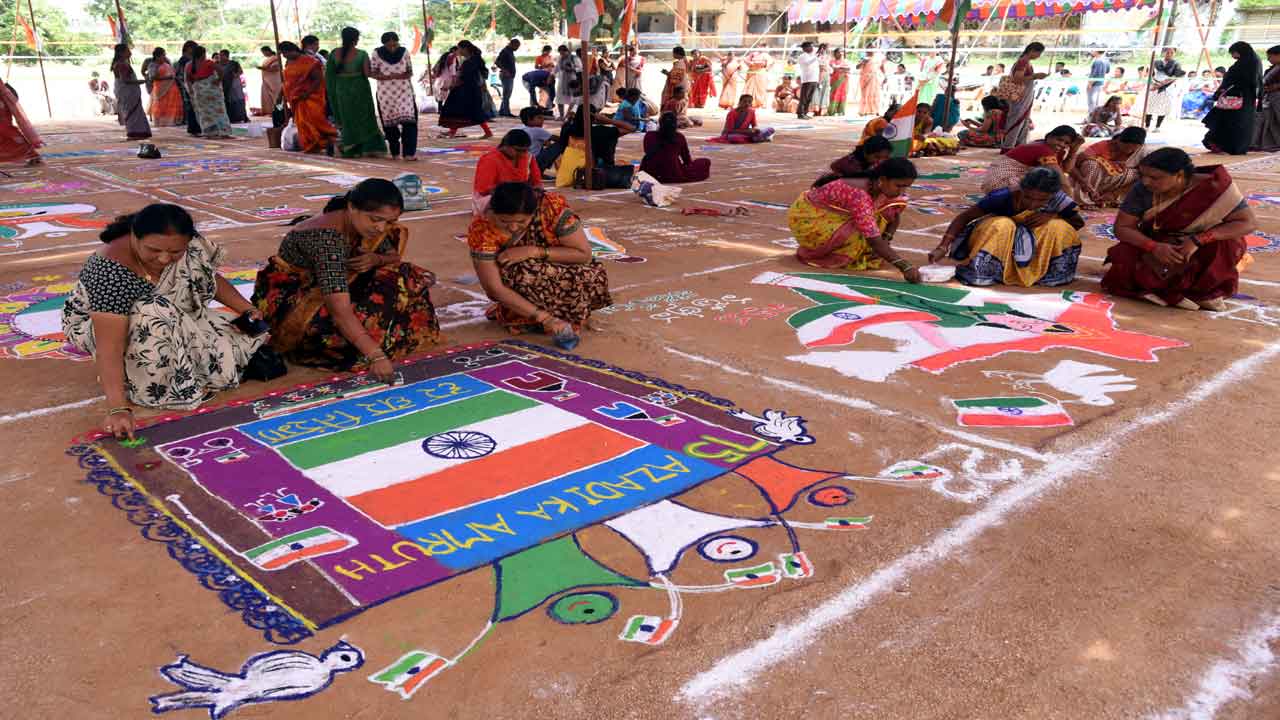 ఆకట్టుకున్న రంగవల్లులు