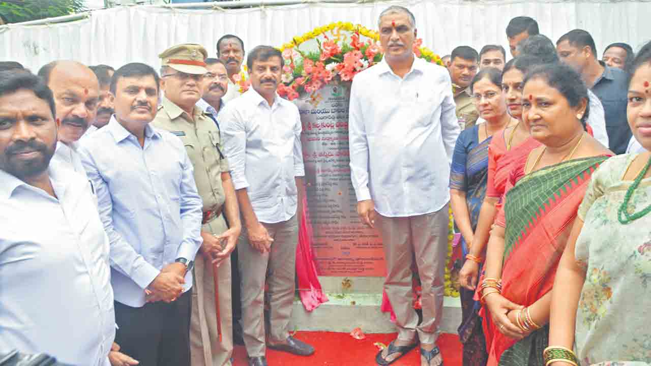 మహిళలకు వెన్నుదన్నుగా భరోసా కేంద్రం