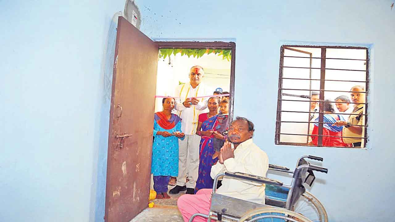 పైసా లేదు.. పైరవీ లేదు..