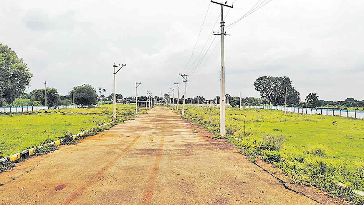 మాదాపూర్‌లో కాల్పులు.. జహీరాబాద్‌లో కలకలం !