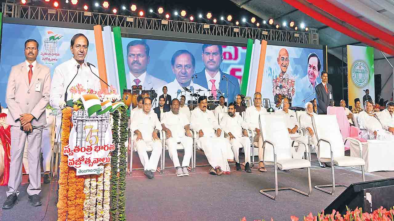 మువ్వన్నెలతో మురిసిపోయిన ఎల్బీస్టేడియం