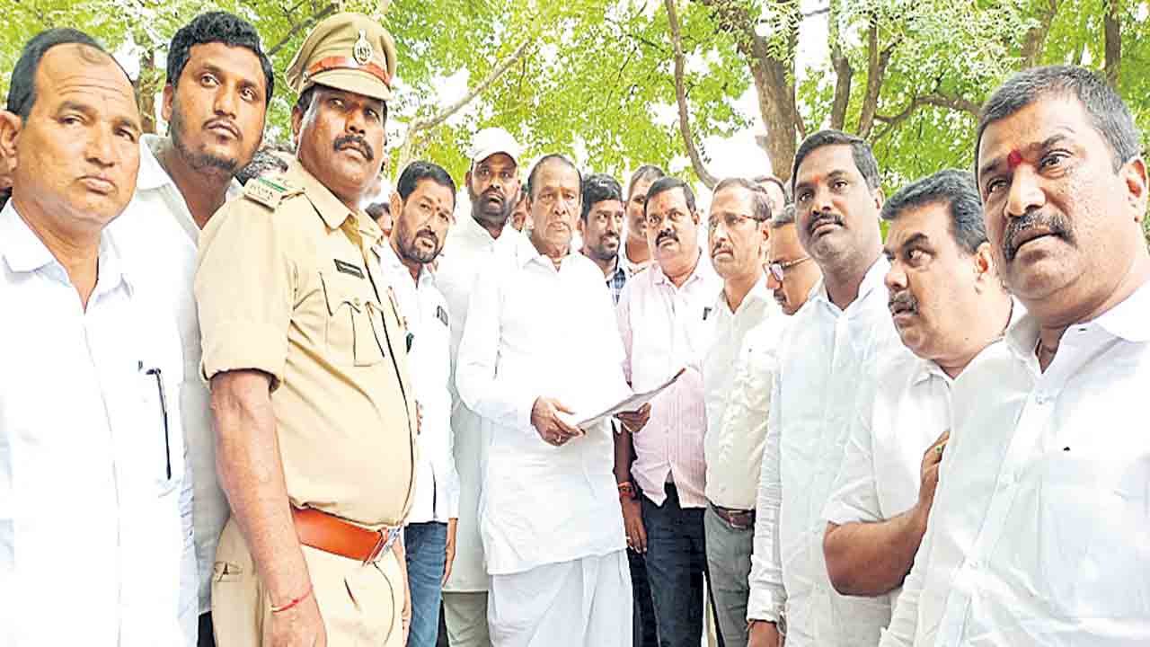 ఆరు నెలల్లో మున్సిపల్‌ భవనం పూర్తి