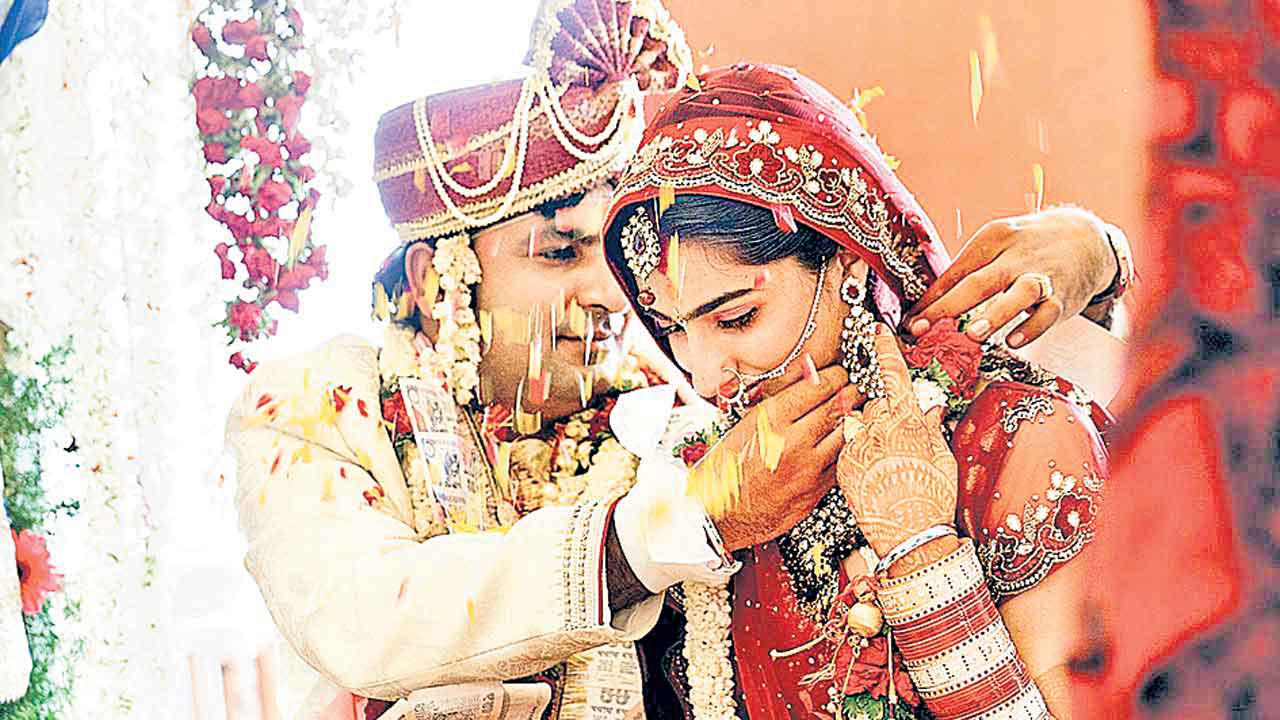 పెండ్లిళ్ల ఖర్చు అధికం