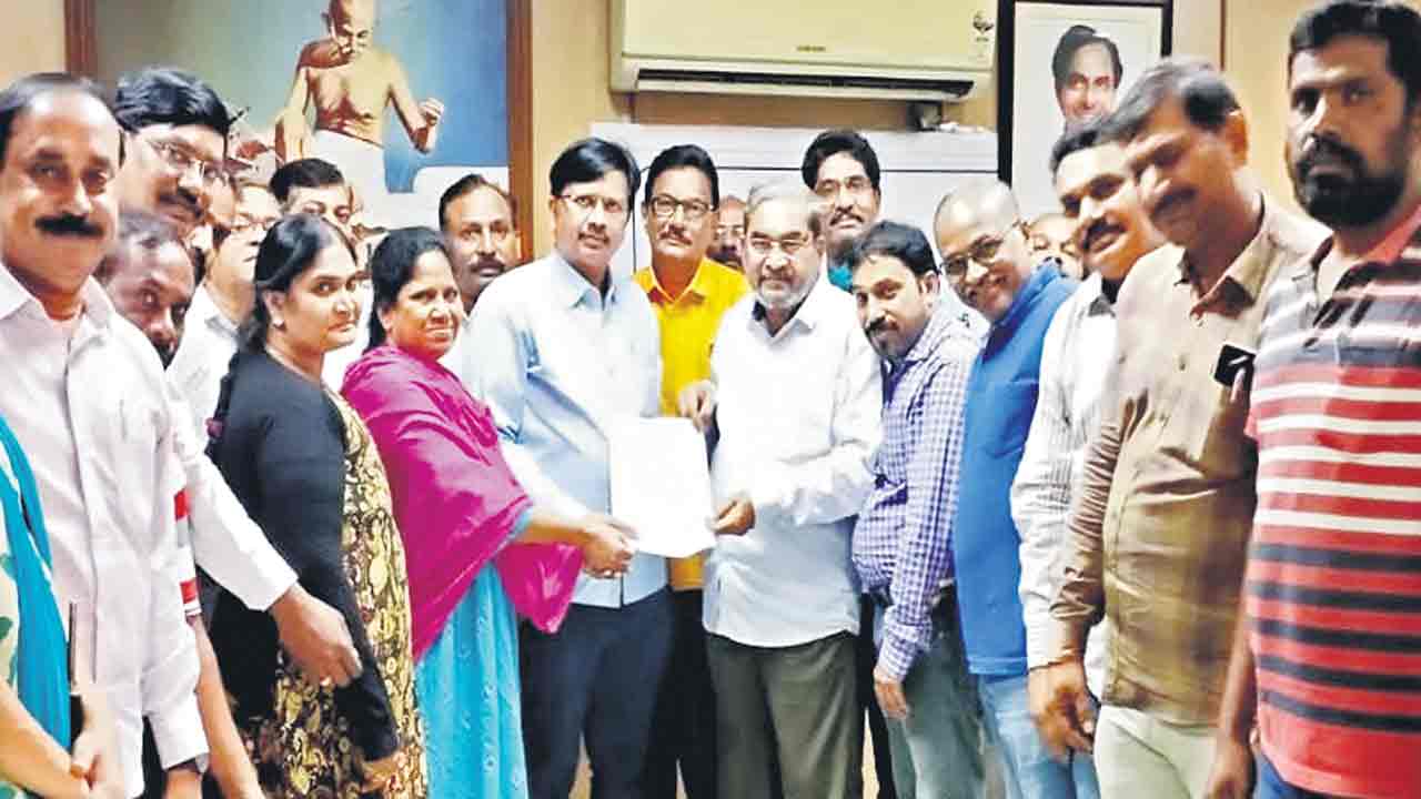 జర్నలిస్టులందరికీ ఇండ్ల స్థలాలు