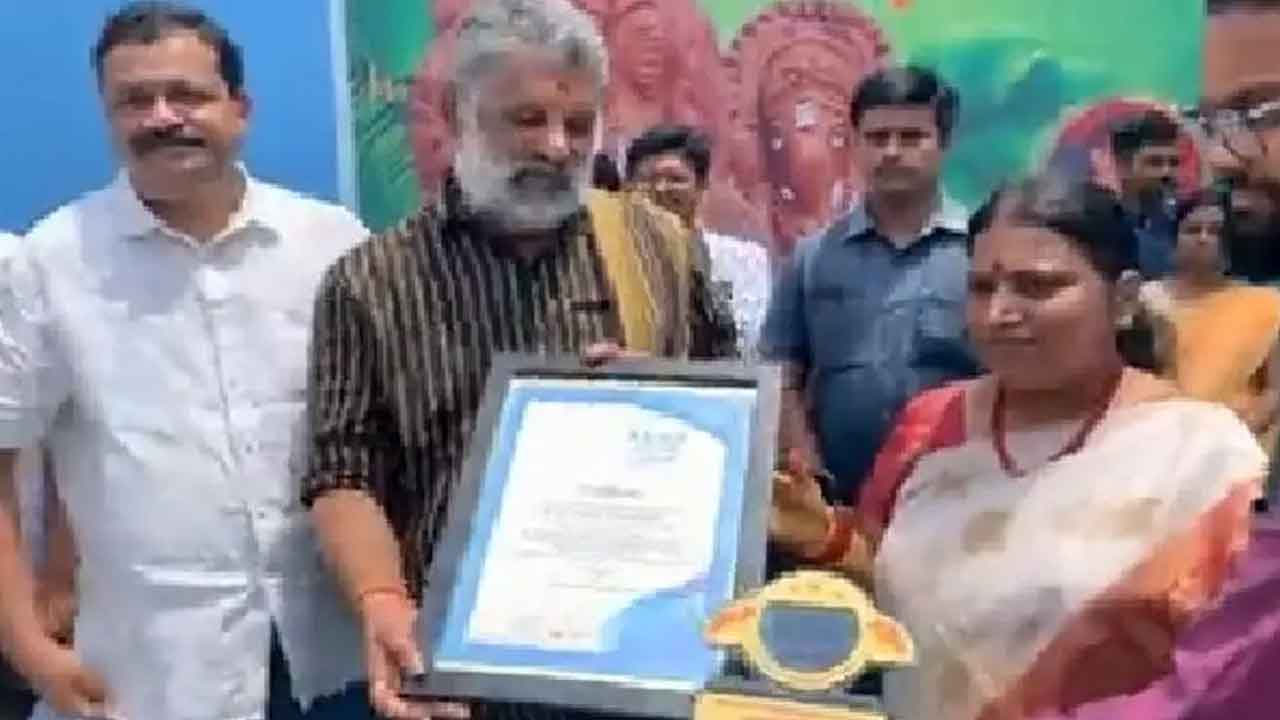 ఎమ్మెల్యే చెవిరెడ్డిని వరించిన ఏషియన్‌ రికార్డ్‌ బుక్‌ అవార్డు