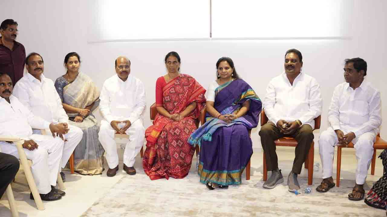 ఎమ్మెల్సీ కవితకు మంత్రులు, ఎమ్మెల్యేలు, ఎమ్మెల్సీల సంఘీభావం