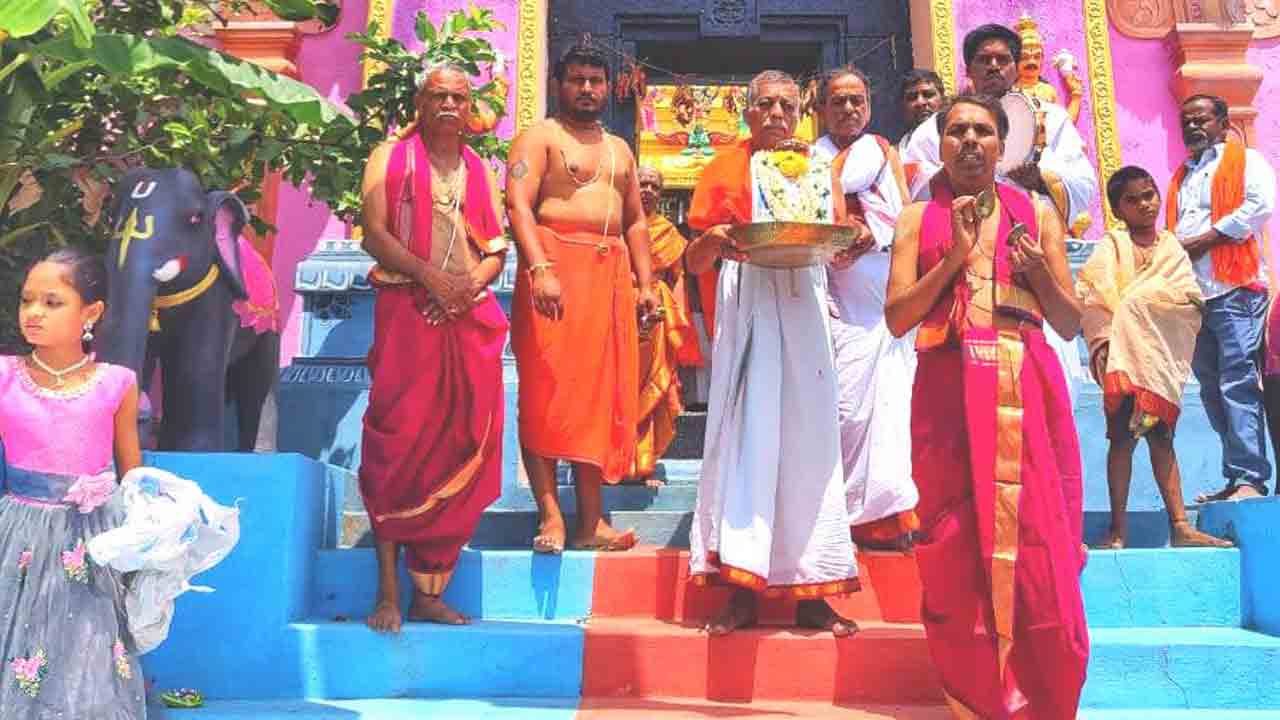 ఆలయాల్లో ఆధ్యాత్మిక శోభ