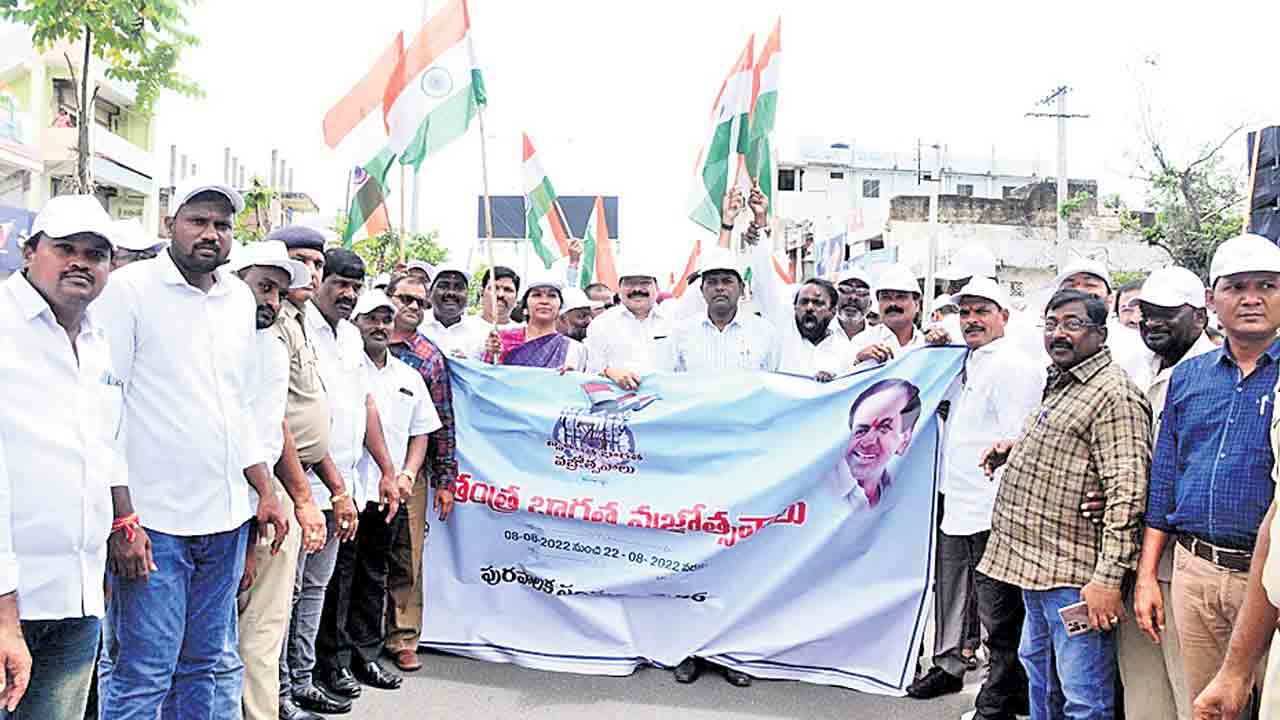 త్యాగాలతోనే స్వాతంత్య్రం