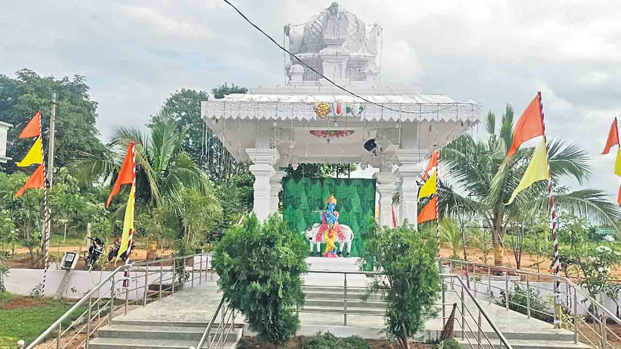 చిన్ని కృష్ణ..నిన్ను కొలుతు..